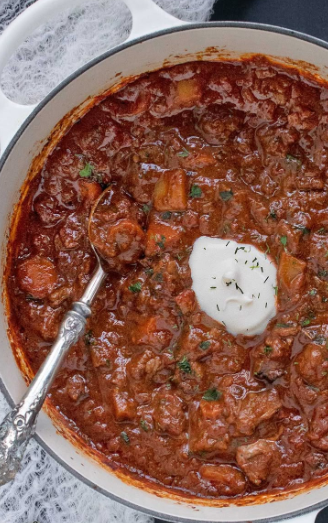 🇭🇺🇦🇹 Austrian-Hungarian Goulash – Melt-in-Your-Mouth Magic ✨ Capture d’écran 2025-04-23 213056